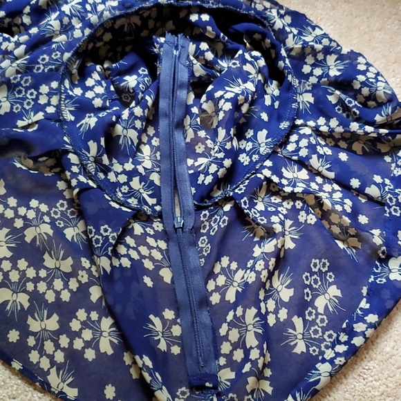 Bundle of 4 cute tops - Picture 4 of 12